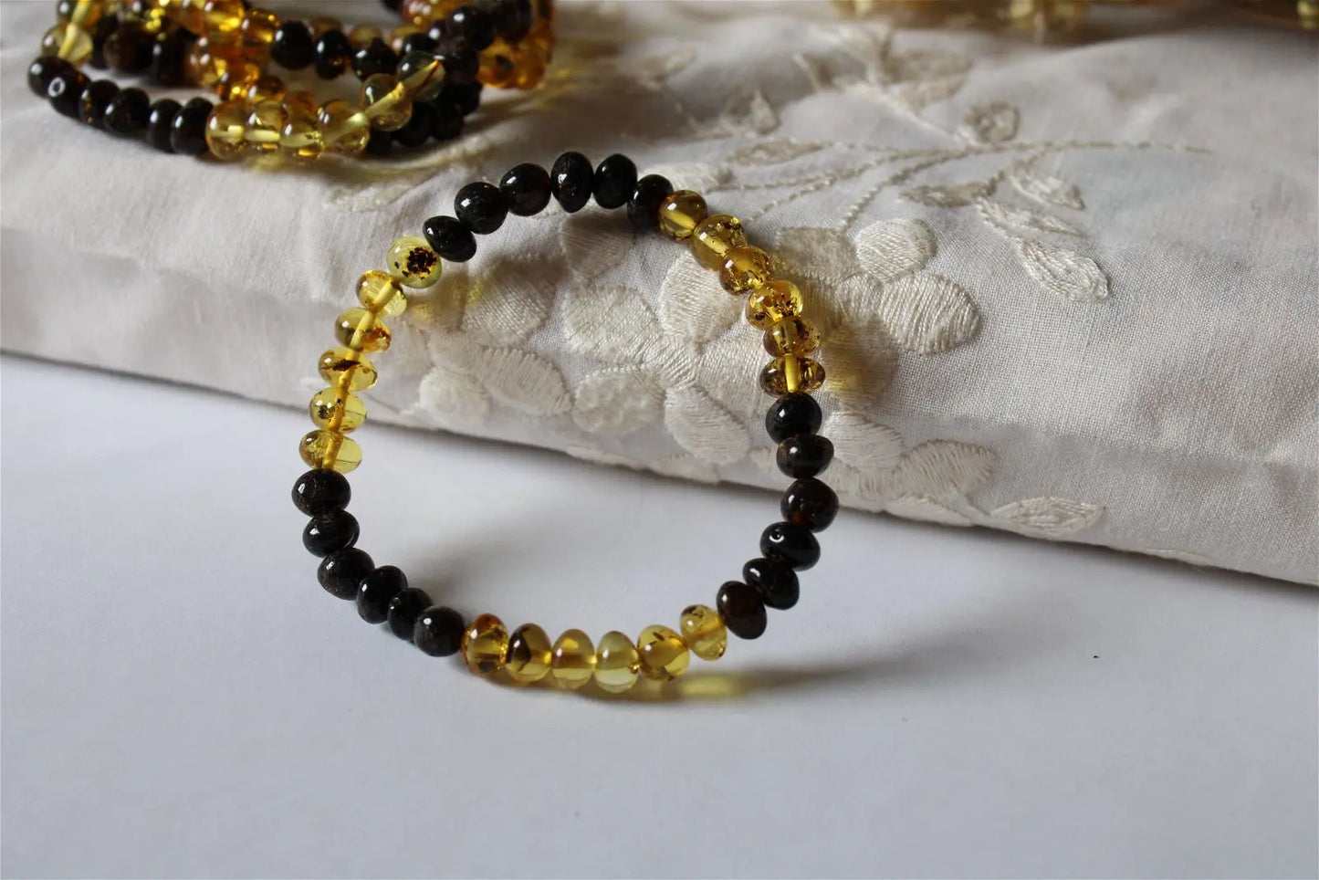 1 Bracelet ambre certifié vert bicolore Lituanie - Aurore Lune