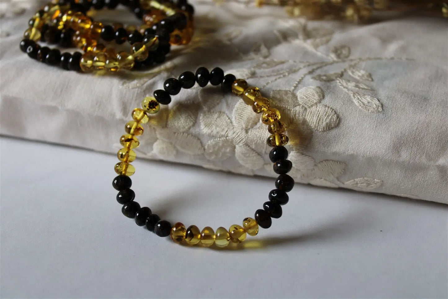 1 Bracelet ambre certifié vert bicolore Lituanie - Aurore Lune