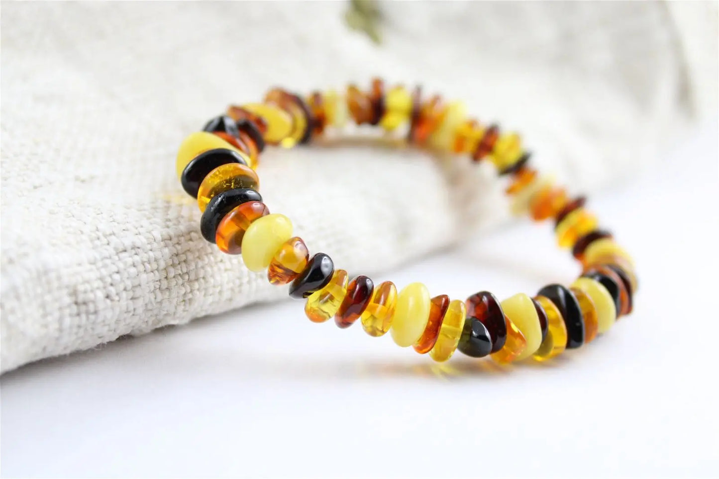 1 Bracelet chips d'ambre multicolore Lituanie - Aurore Lune