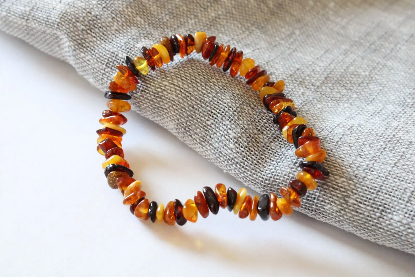 1 Bracelet chips d'ambre poignet fin et moyen Lituanie - Aurore Lune