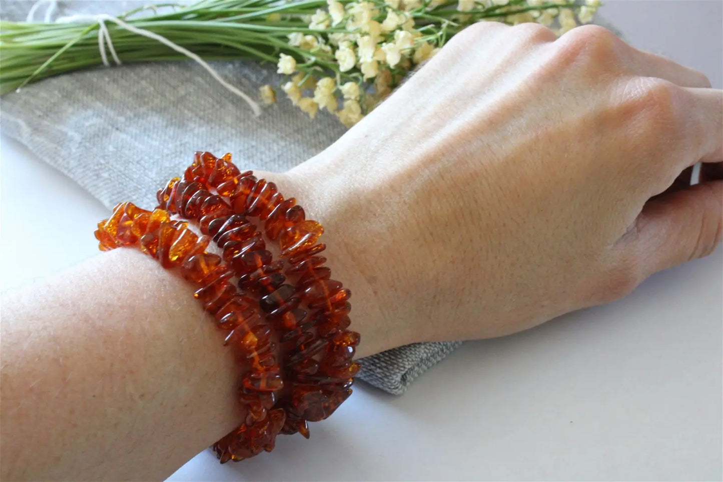 1 Bracelet chips d'ambre poignet moyen Lituanie - Aurore Lune