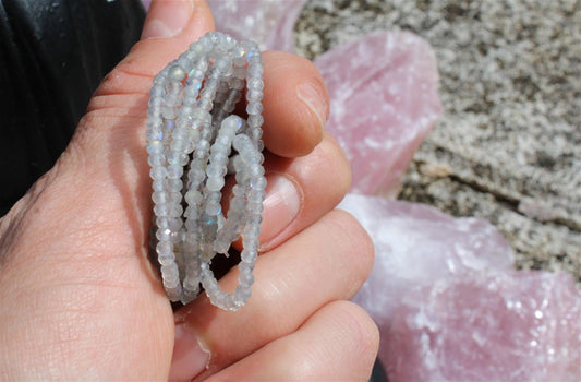 1 Bracelet élastiqué en labradorite poignet large - Aurore Lune