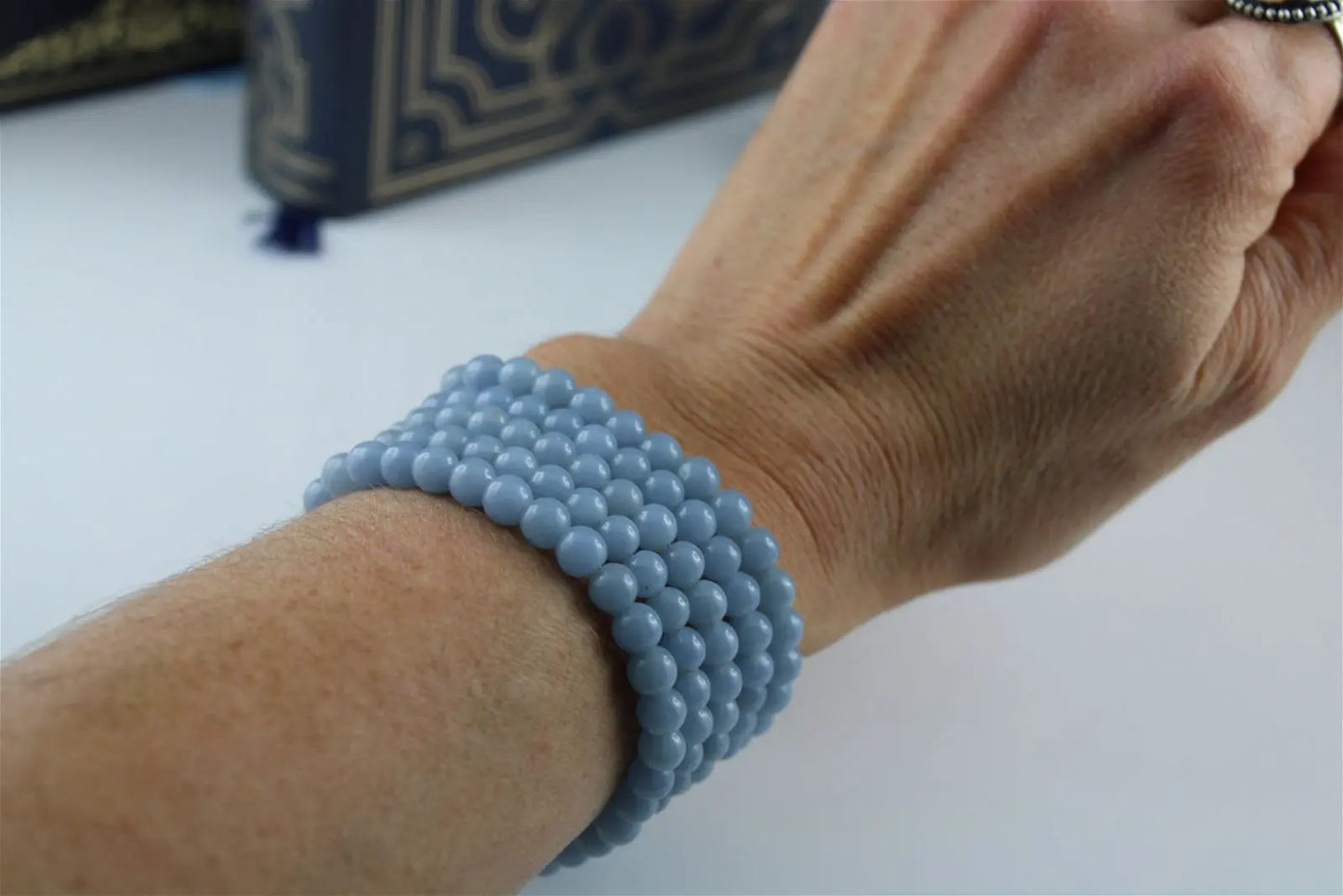 1 Bracelet en anhydrite ou angélite - Aurore Lune