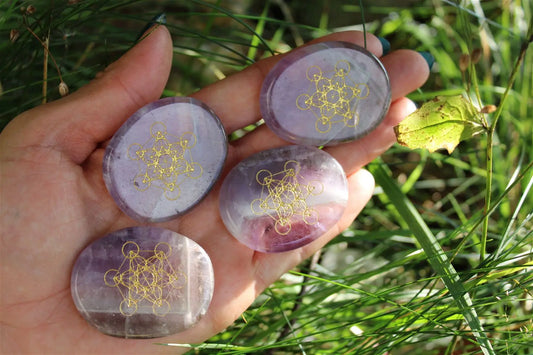 1 Galet plat en améthyste gravé d'un Métatron - Aurore Lune