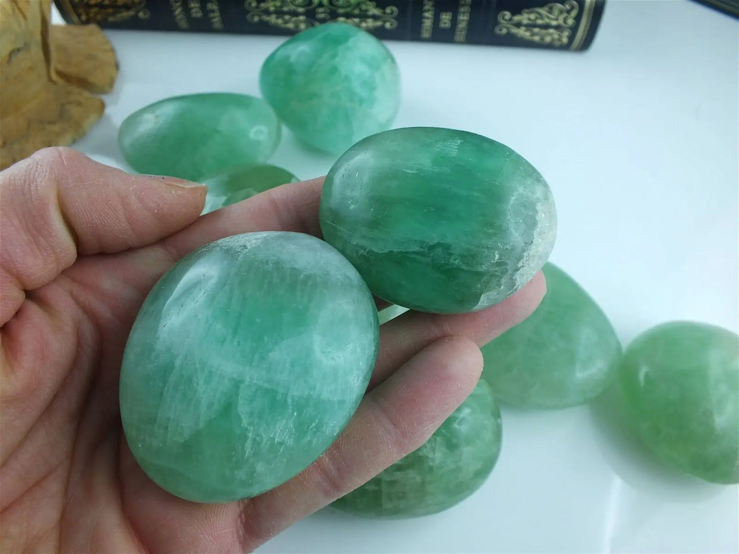 1 Gros galet en fluorite verte COLIS - Aurore Lune