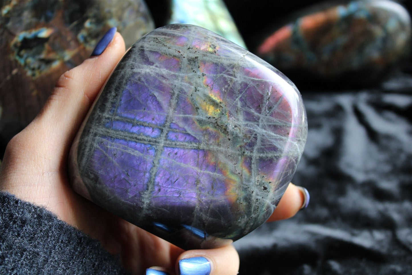 1 Labradorite à poser REFLETS RARES violette - Aurore Lune