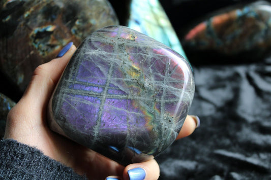 1 Labradorite à poser REFLETS RARES violette - Aurore Lune