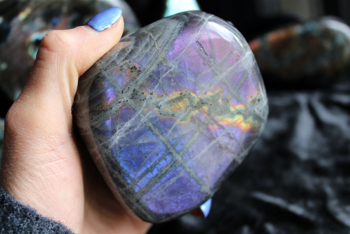 1 Labradorite à poser REFLETS RARES violette - Aurore Lune