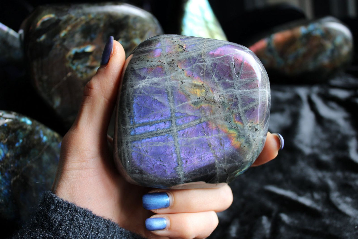 1 Labradorite à poser REFLETS RARES violette - Aurore Lune