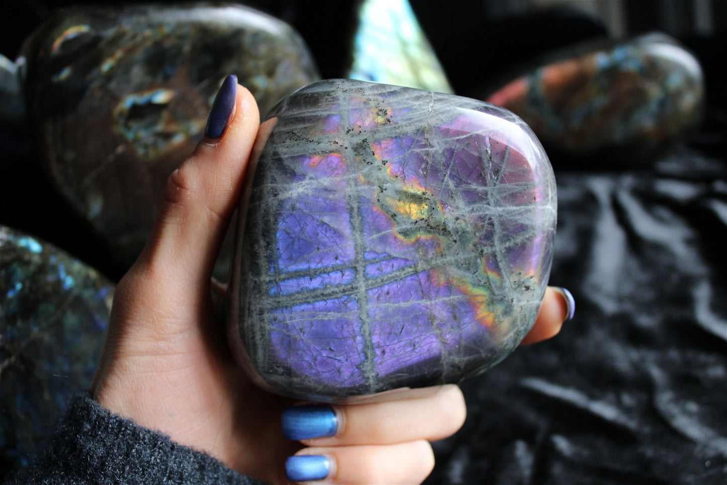 1 Labradorite à poser REFLETS RARES violette - Aurore Lune