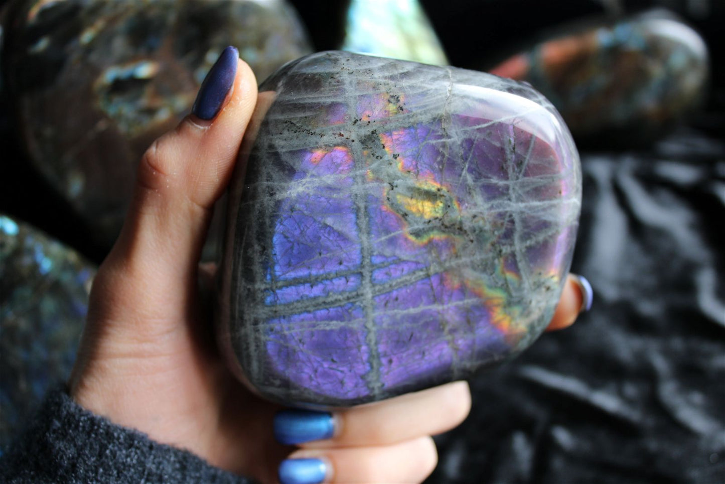1 Labradorite à poser REFLETS RARES violette - Aurore Lune
