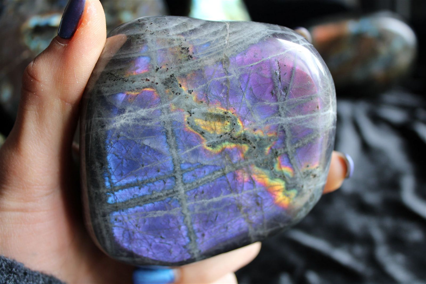 1 Labradorite à poser REFLETS RARES violette - Aurore Lune