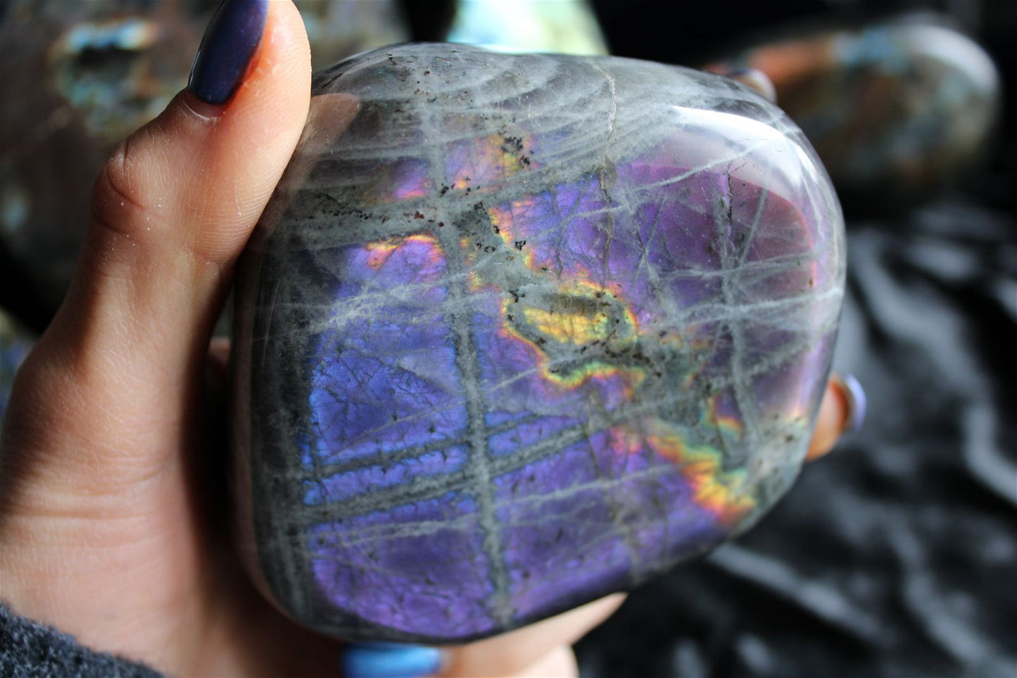 1 Labradorite à poser REFLETS RARES violette - Aurore Lune