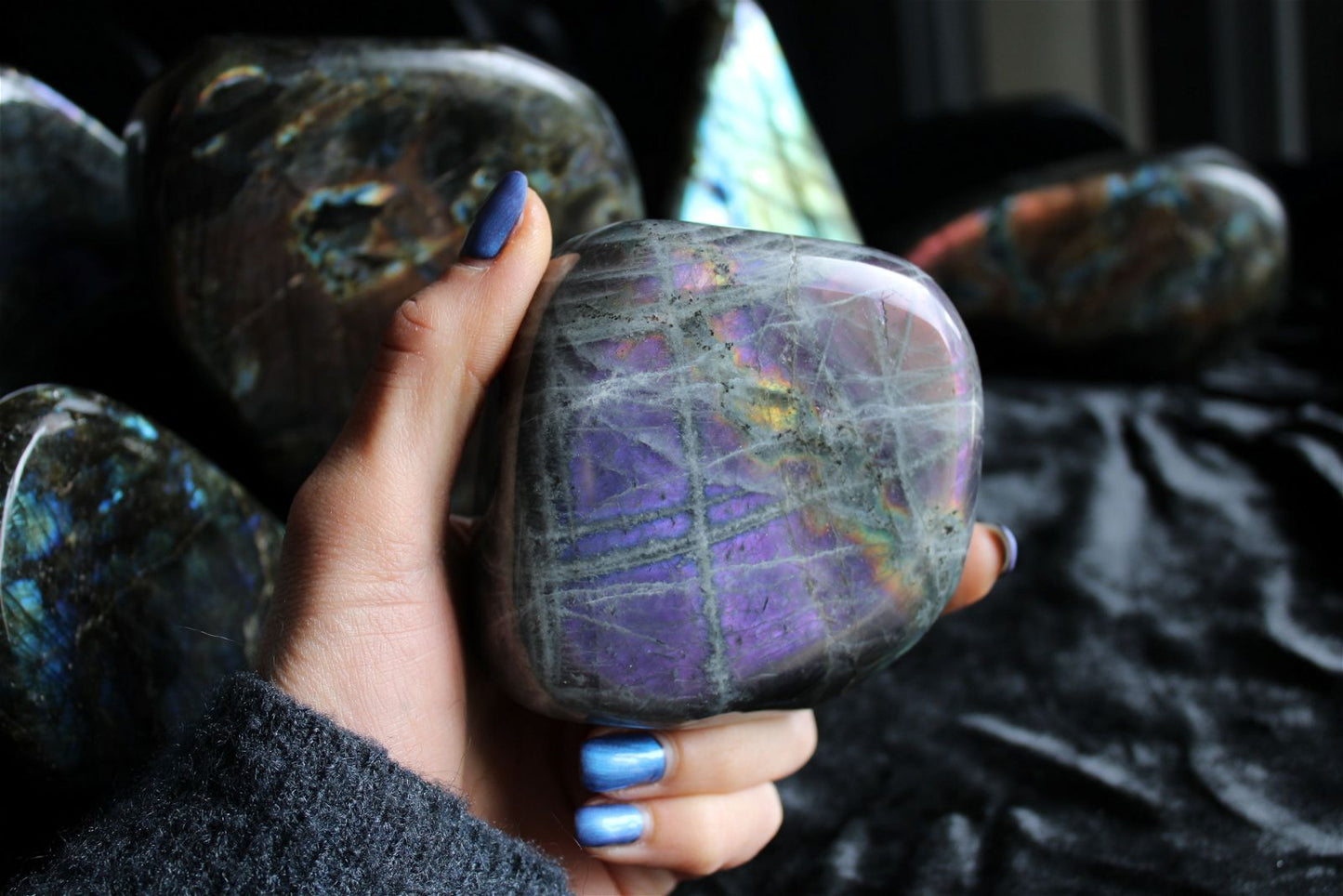 1 Labradorite à poser REFLETS RARES violette - Aurore Lune