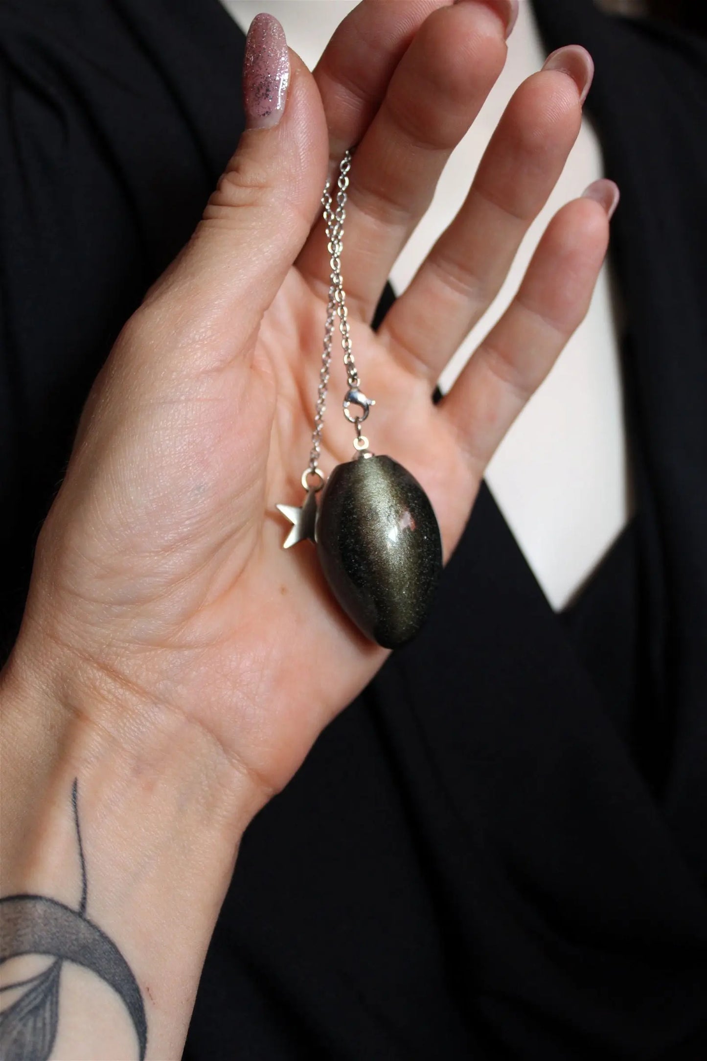 1 Pendule en obsidienne dorée gravé d'un Arbre de Vie - Aurore Lune