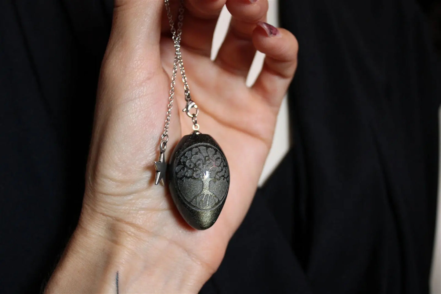 1 Pendule en obsidienne dorée gravé d'un Arbre de Vie - Aurore Lune