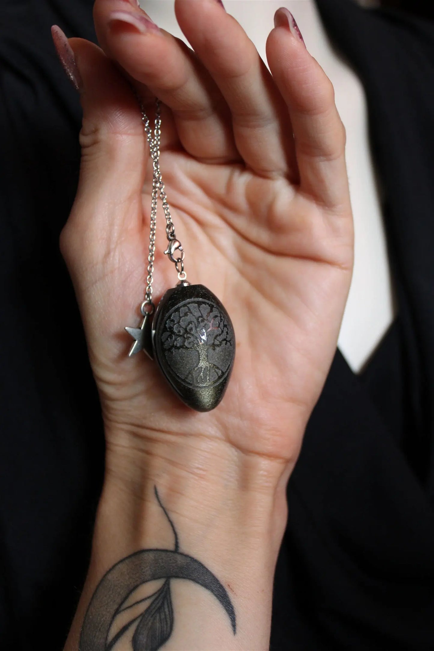 1 Pendule en obsidienne dorée gravé d'un Arbre de Vie - Aurore Lune