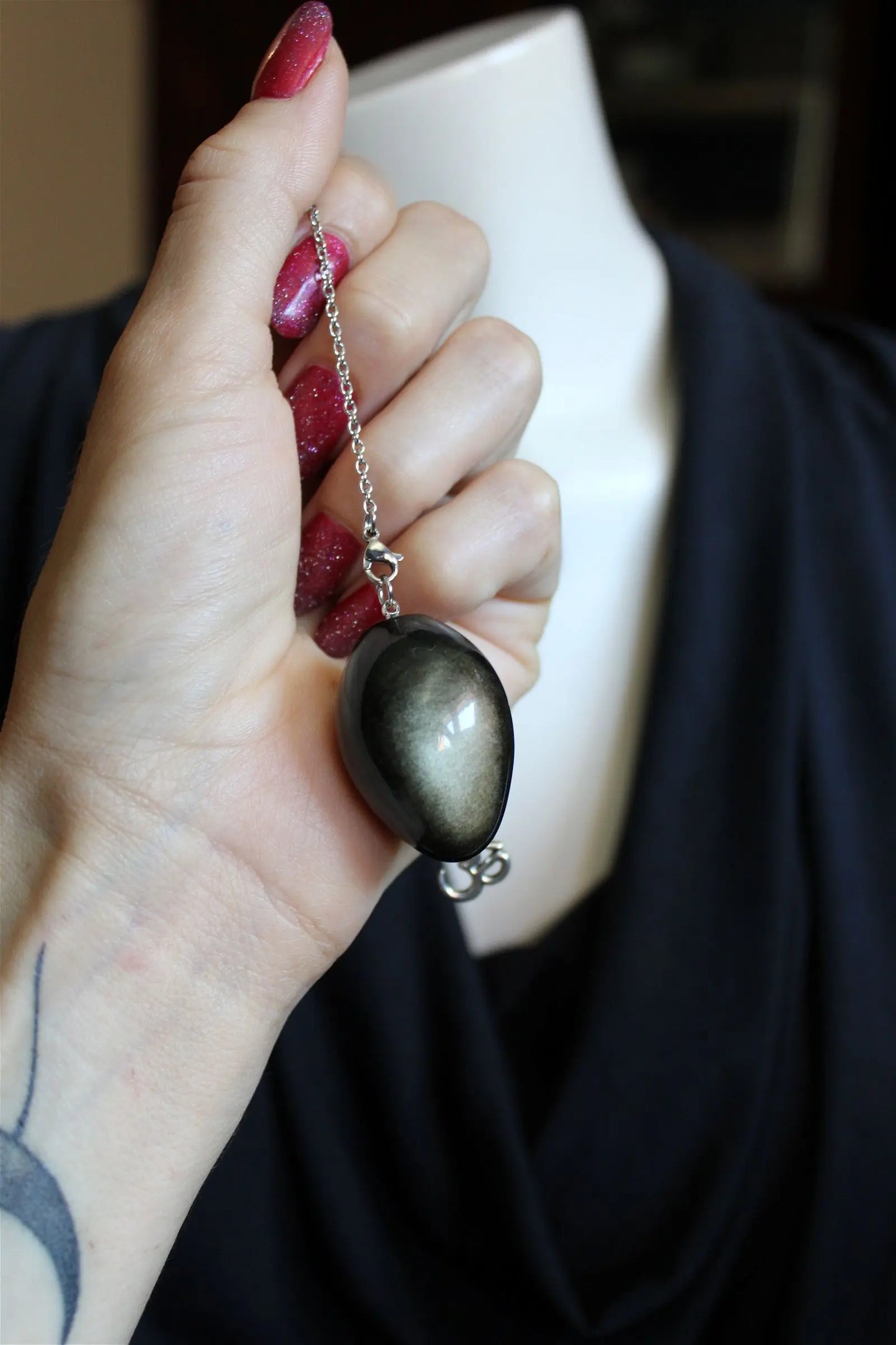 1 Pendule en obsidienne dorée gravé d'un Arbre de Vie - Aurore Lune