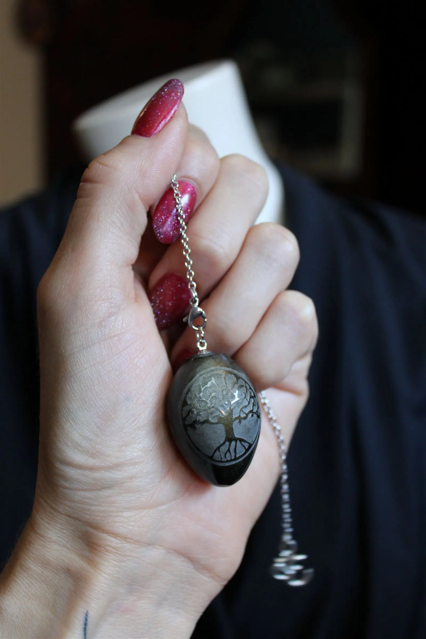 1 Pendule en obsidienne dorée gravé d'un Arbre de Vie - Aurore Lune