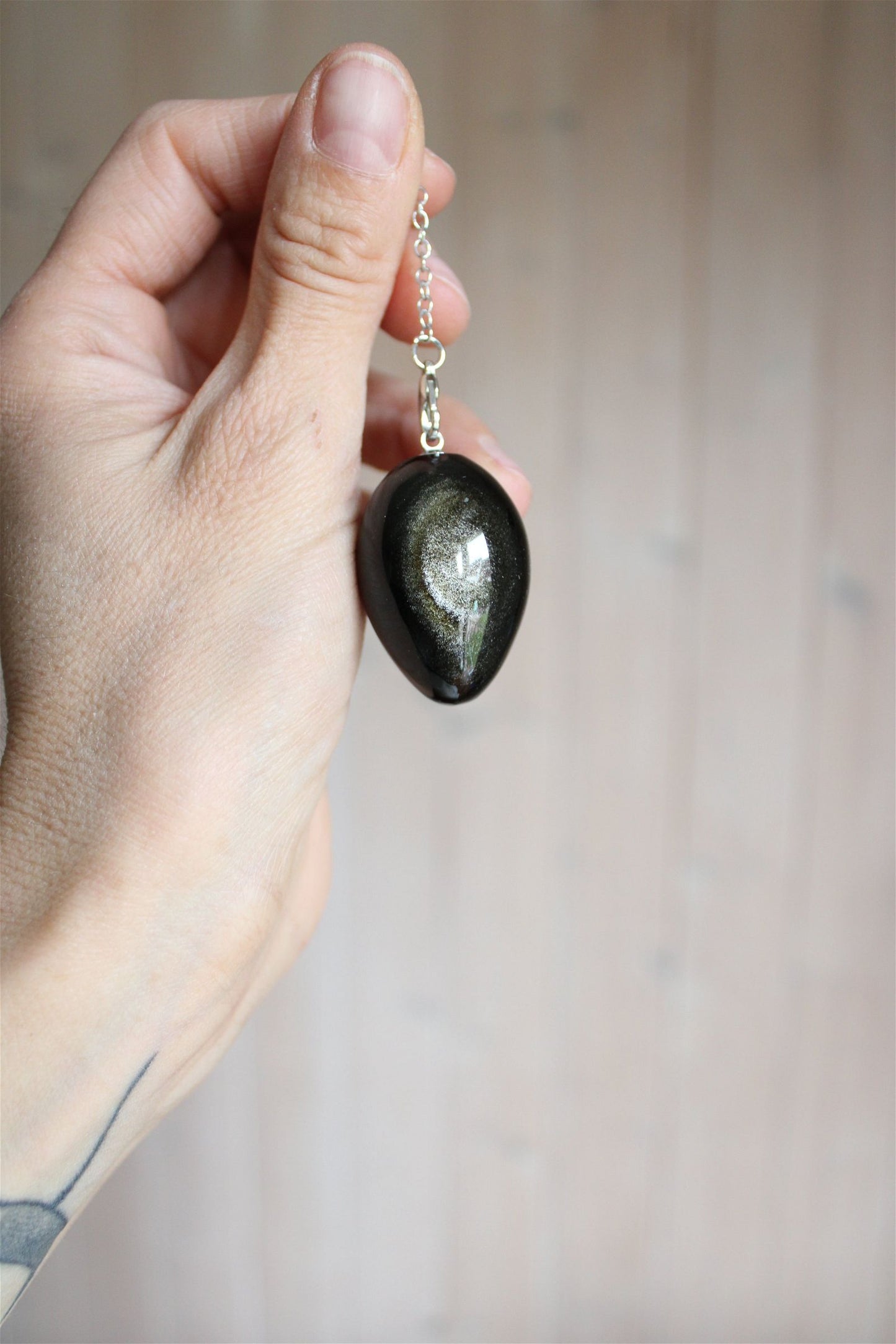 1 Pendule en obsidienne dorée gravé d'une Fleur de Vie - Aurore Lune