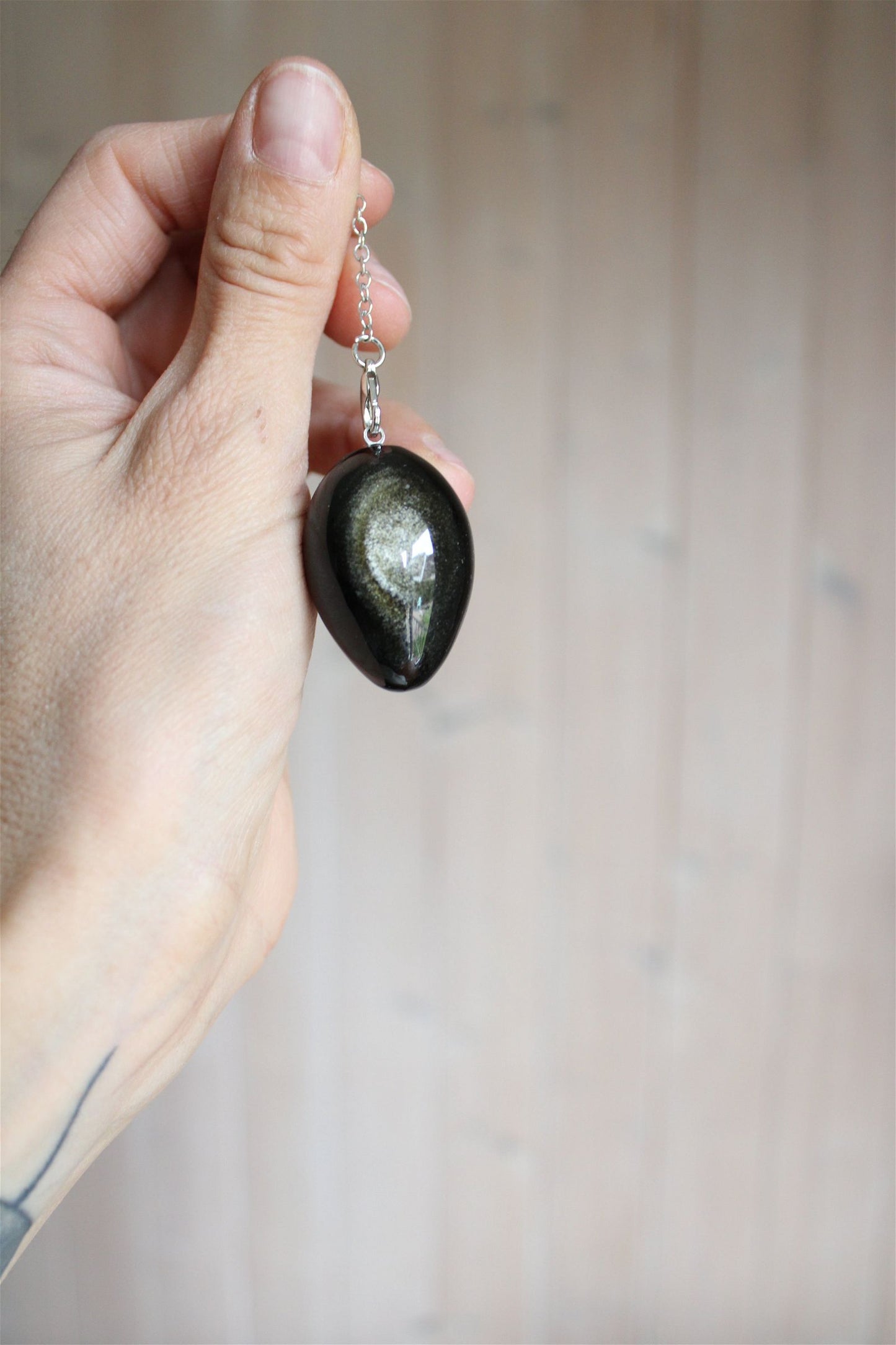 1 Pendule en obsidienne dorée gravé d'une Fleur de Vie - Aurore Lune