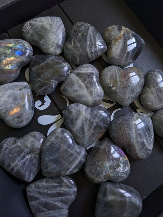 1 Petit coeur labradorite reflets légers - Aurore Lune