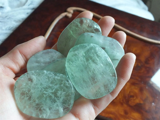 1 Pierre plate et rectangulaire en fluorite verte - Aurore Lune