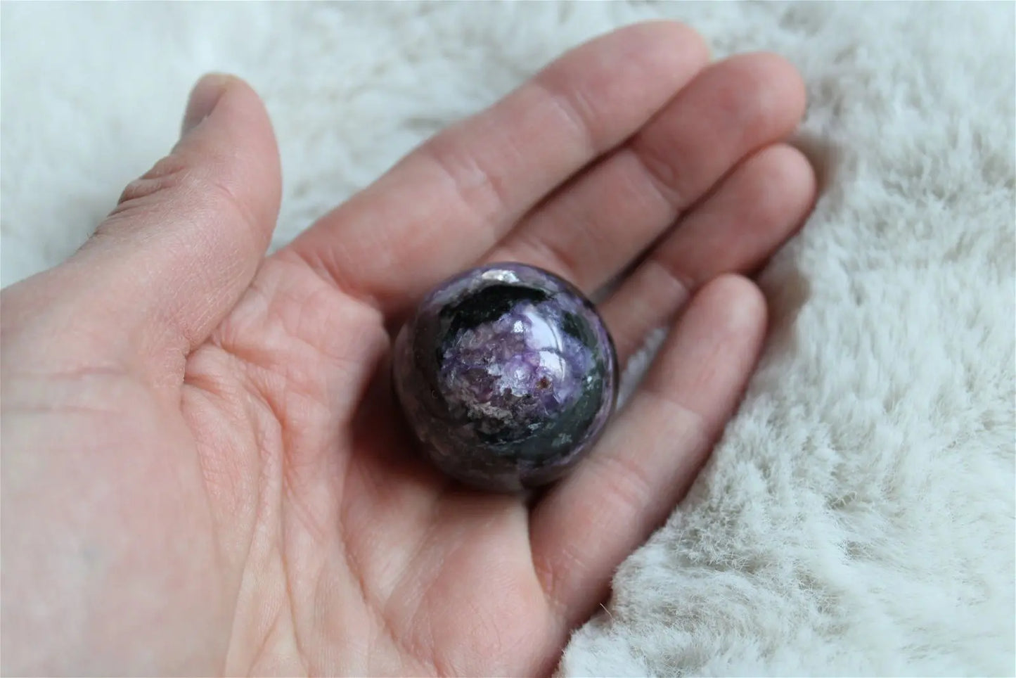 1 Sphère de charoïte russe 3.1 cm - Aurore Lune