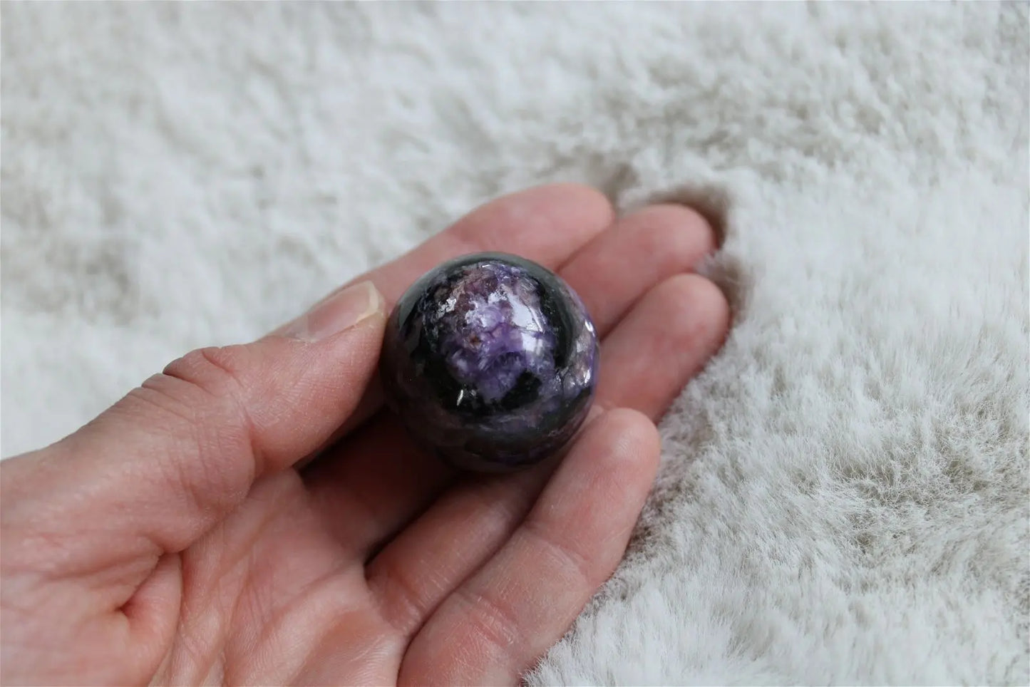 1 Sphère de charoïte russe 3.1 cm - Aurore Lune
