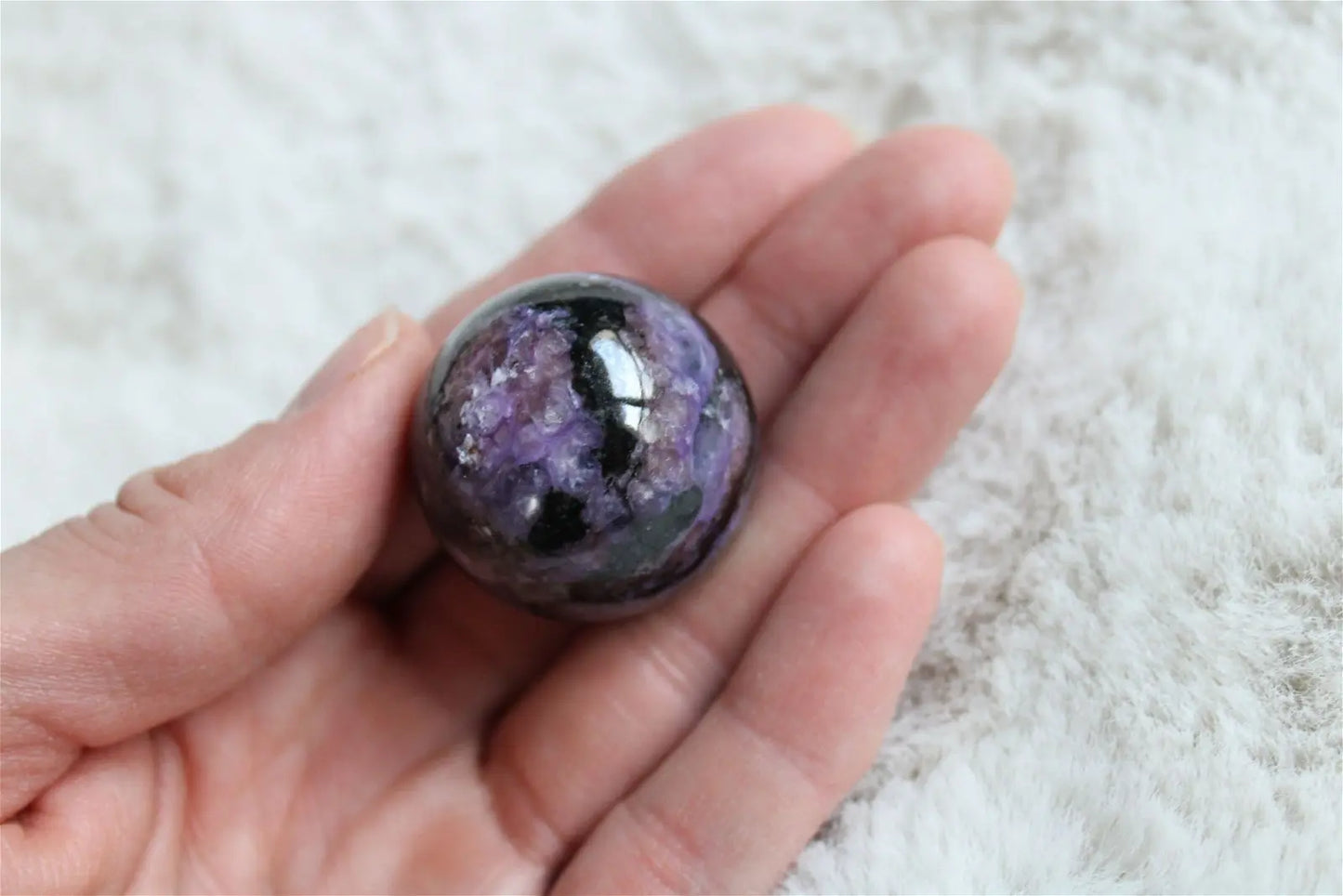 1 Sphère de charoïte russe 3.1 cm - Aurore Lune