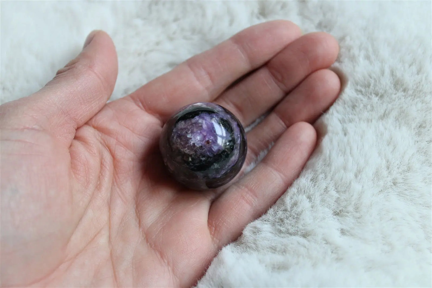 1 Sphère de charoïte russe 3.1 cm - Aurore Lune