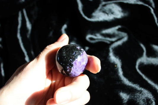 1 Sphère de charoïte russe 3.6 cm - Aurore Lune