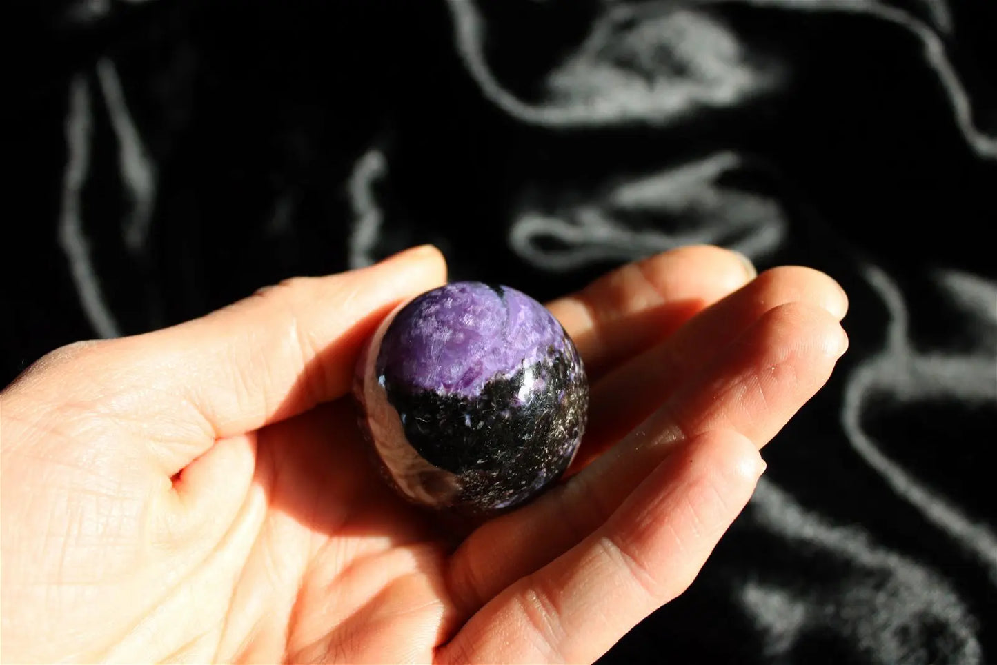 1 Sphère de charoïte russe 3.6 cm - Aurore Lune