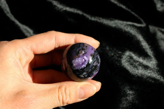 1 Sphère de charoïte russe 3.6 cm - Aurore Lune