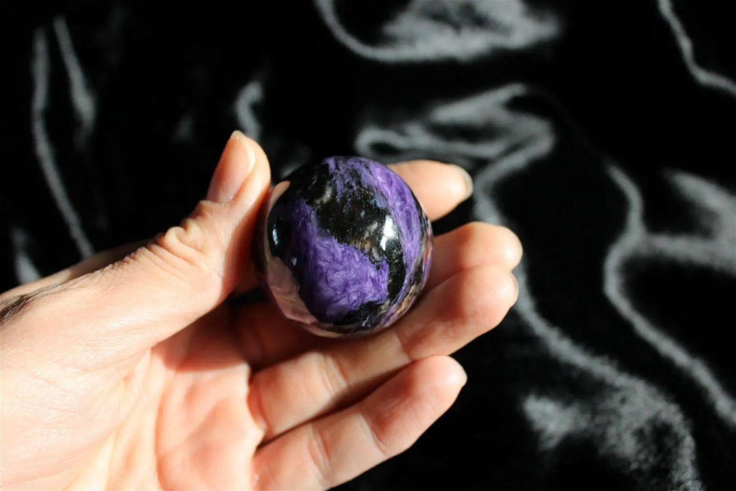 1 Sphère de charoïte russe 4 cm environ - Aurore Lune