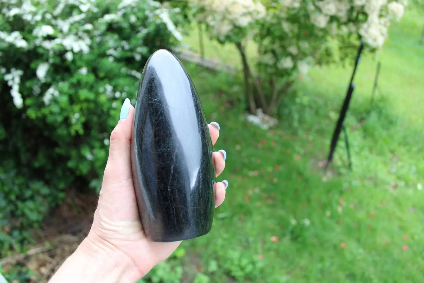 1 Tourmaline Noire à poser 1.364 kilogrammes 17 cm - Aurore Lune