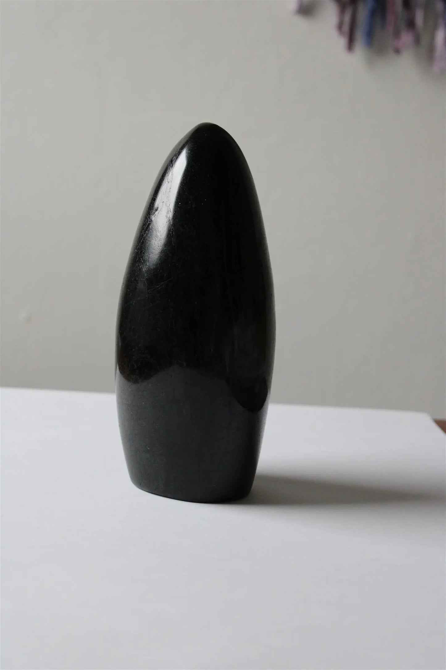 1 Tourmaline Noire à poser 1.364 kilogrammes 17 cm - Aurore Lune