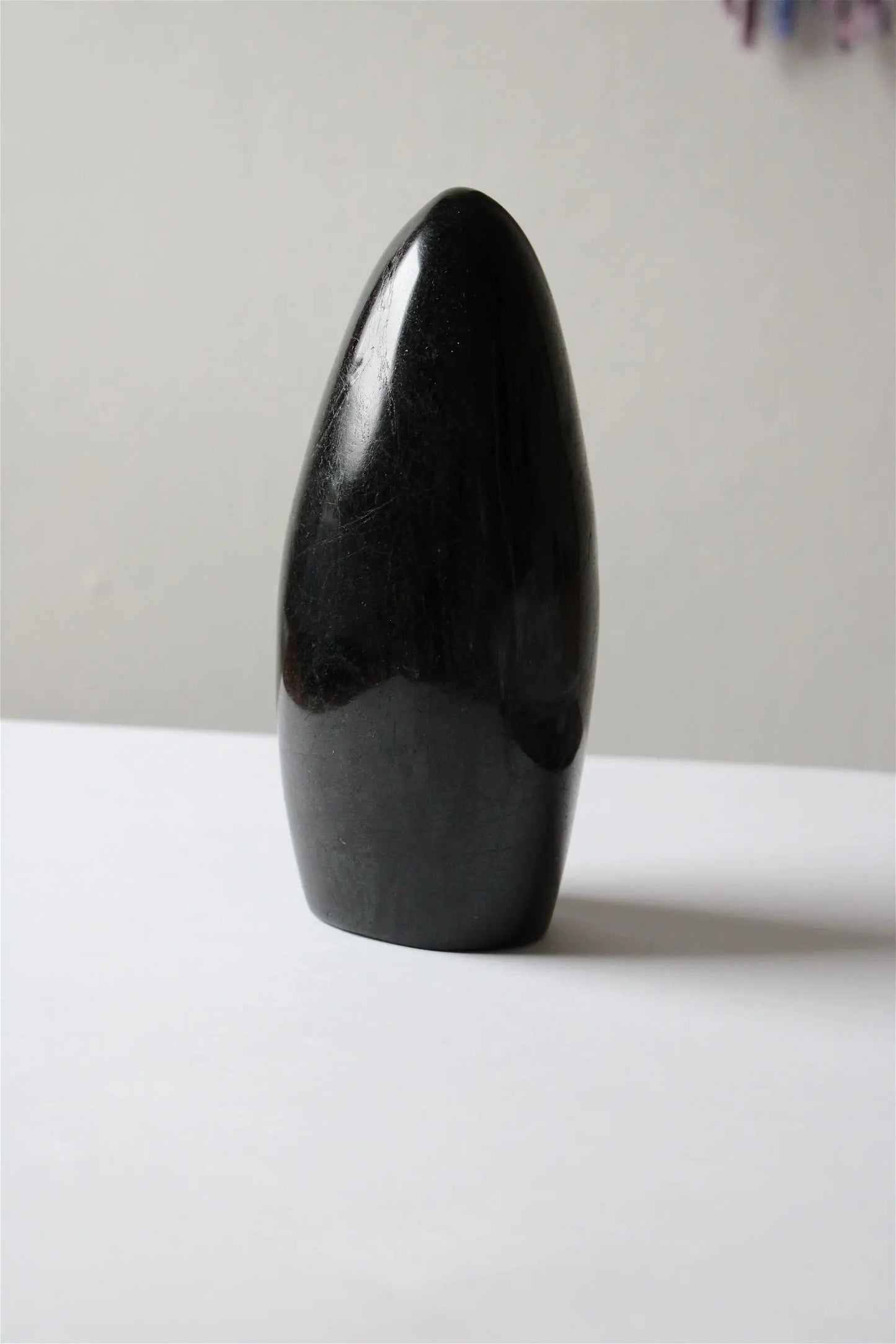 1 Tourmaline Noire à poser 1.364 kilogrammes 17 cm - Aurore Lune