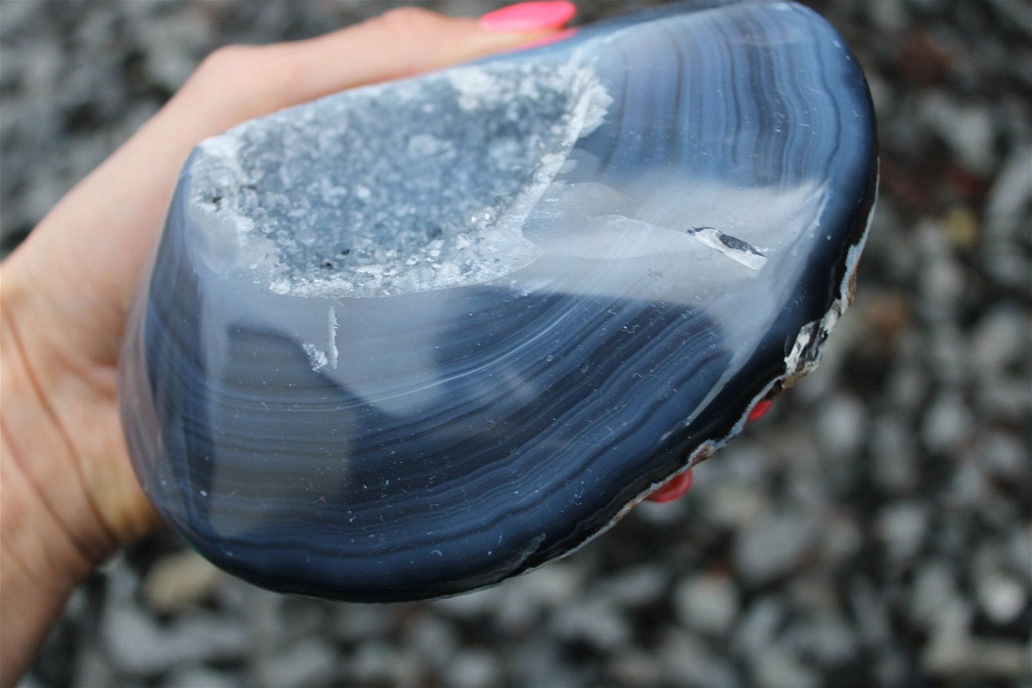 1 agate cristallisée 972 grammes - Aurore Lune