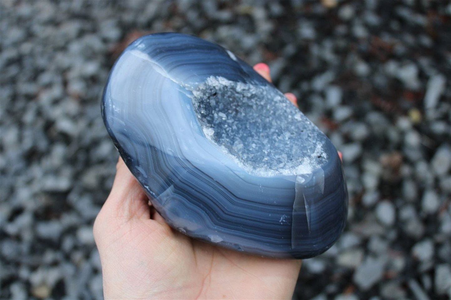 1 agate cristallisée 972 grammes - Aurore Lune