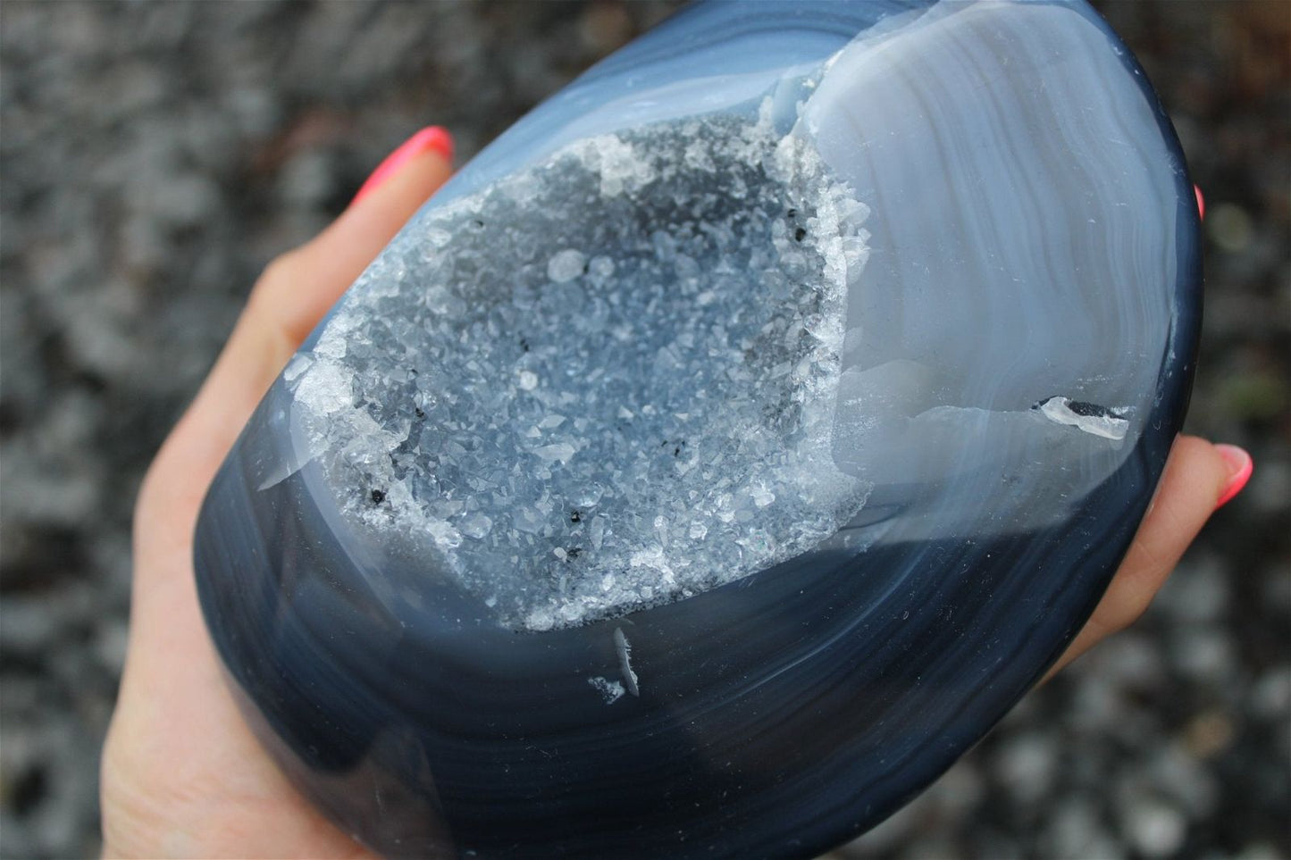 1 agate cristallisée 972 grammes - Aurore Lune