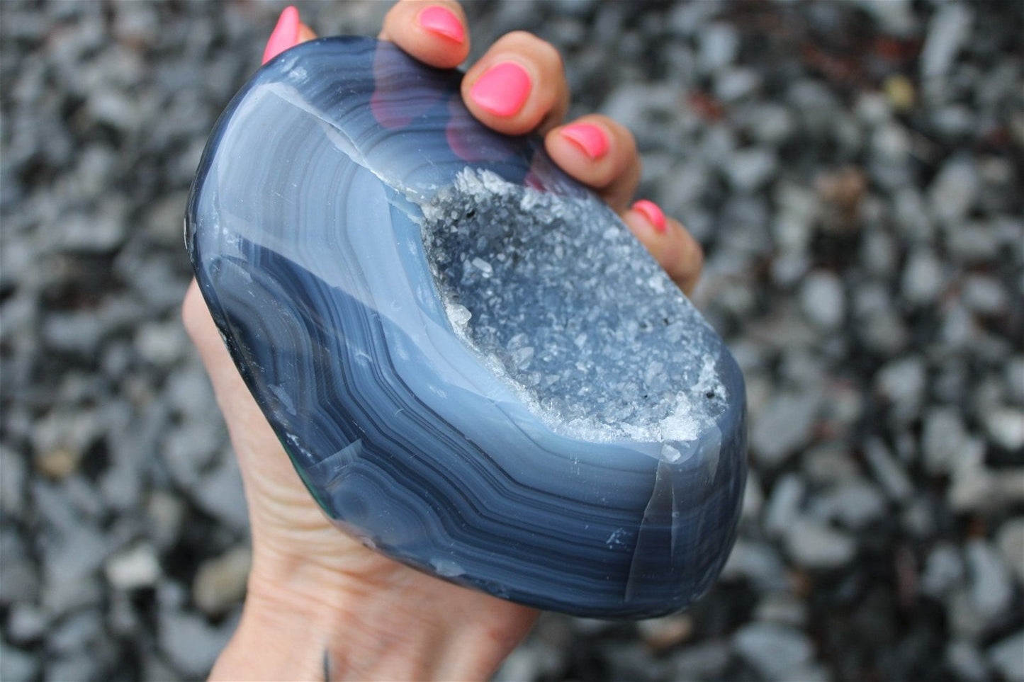 1 agate cristallisée 972 grammes - Aurore Lune