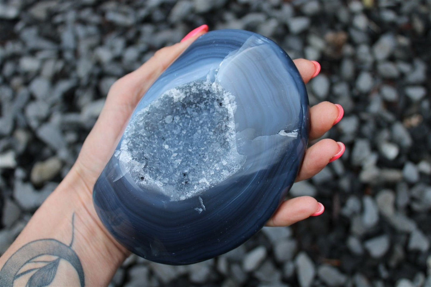 1 agate cristallisée 972 grammes - Aurore Lune