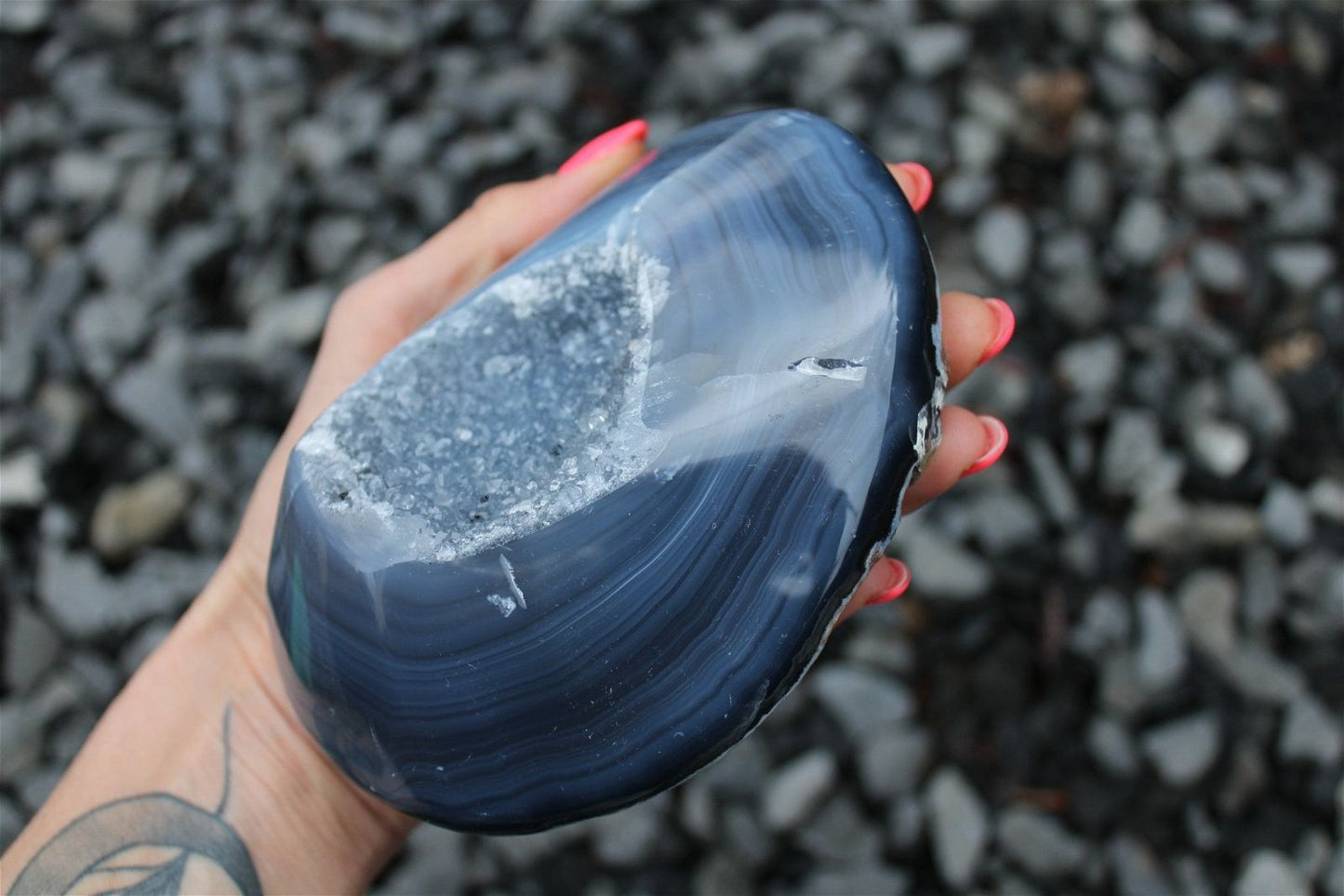 1 agate cristallisée 972 grammes - Aurore Lune
