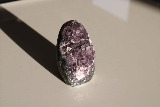 1 améthyste à poser *E* - Aurore Lune
