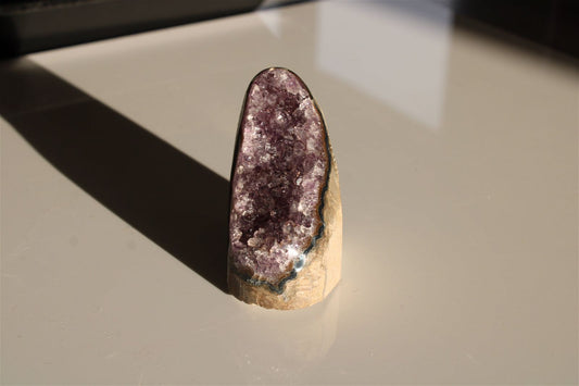 1 améthyste à poser *F* - Aurore Lune
