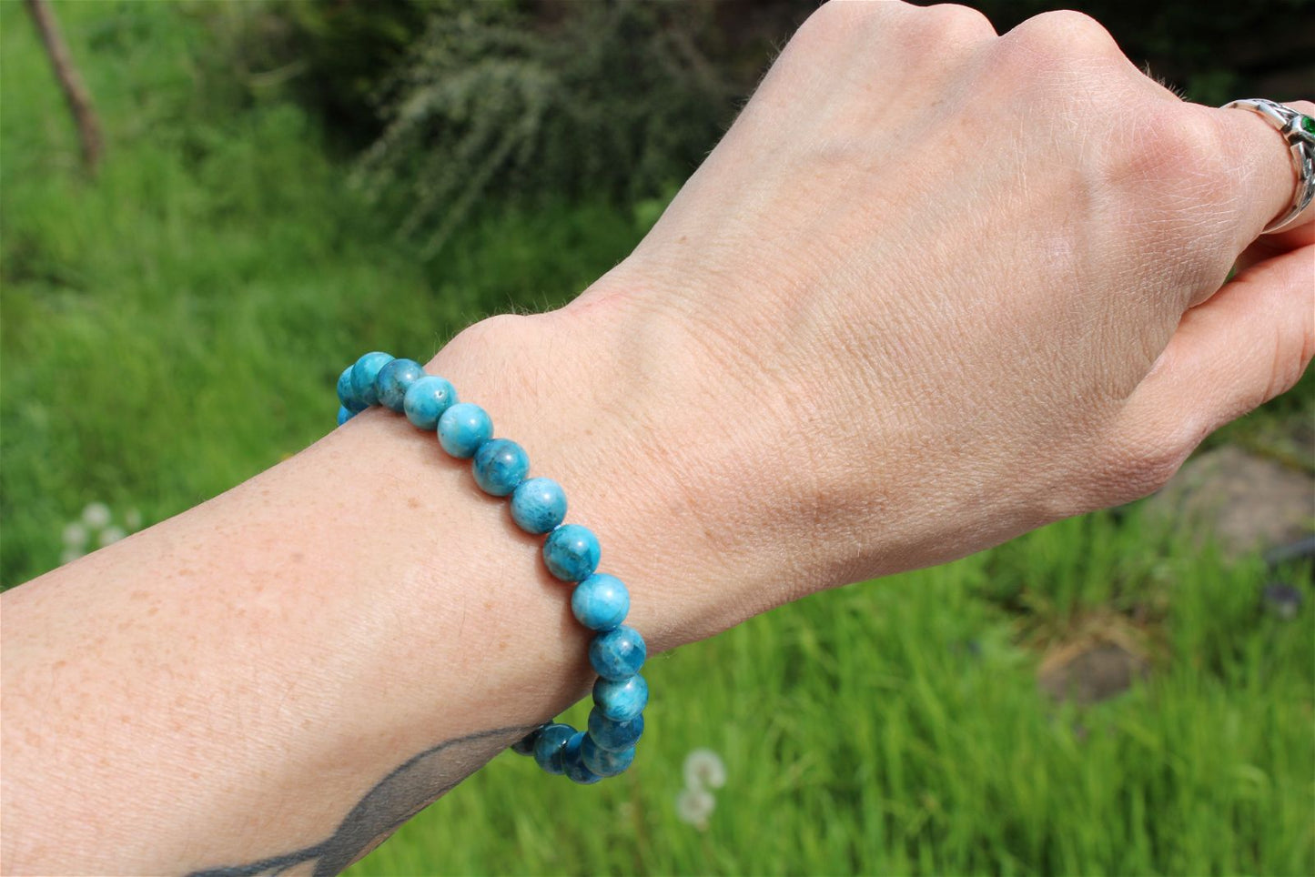 1 bracelet élastique en apatite bleue - Aurore Lune