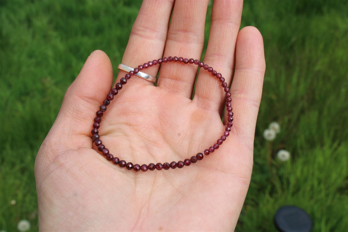 1 bracelet élastiqué en grenat à facettes - Aurore Lune