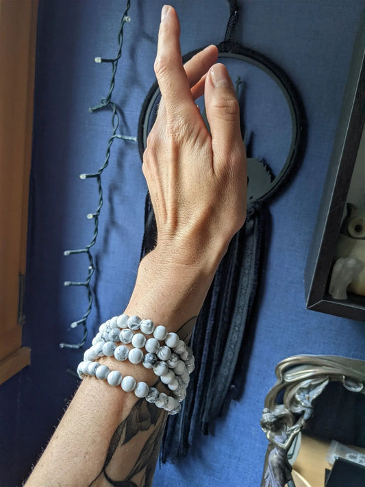 1 bracelet élastique en howlite - Aurore Lune