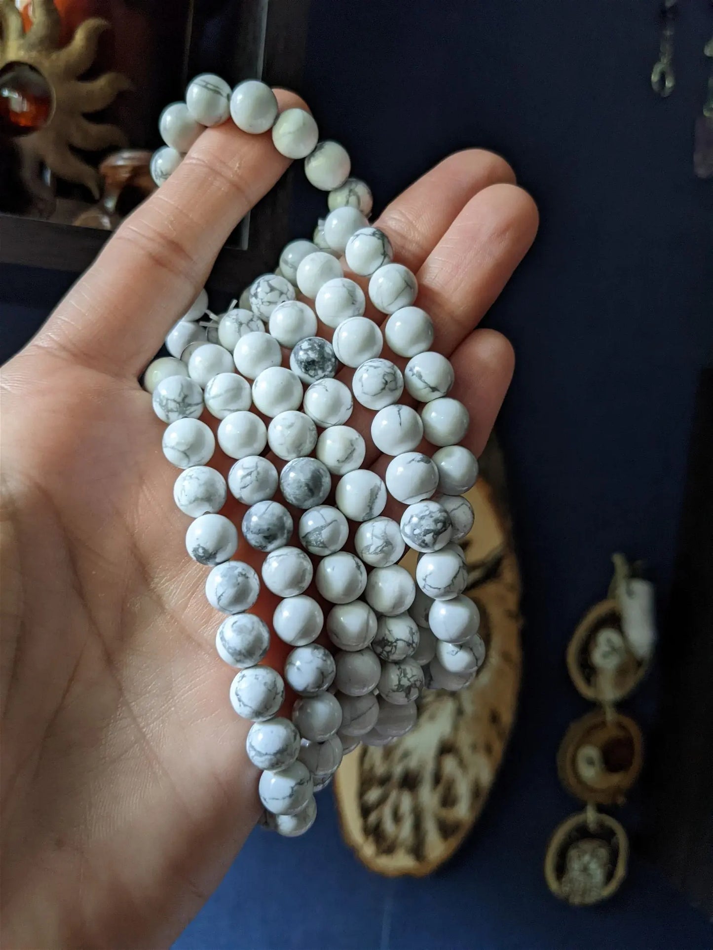 1 bracelet élastique en howlite - Aurore Lune